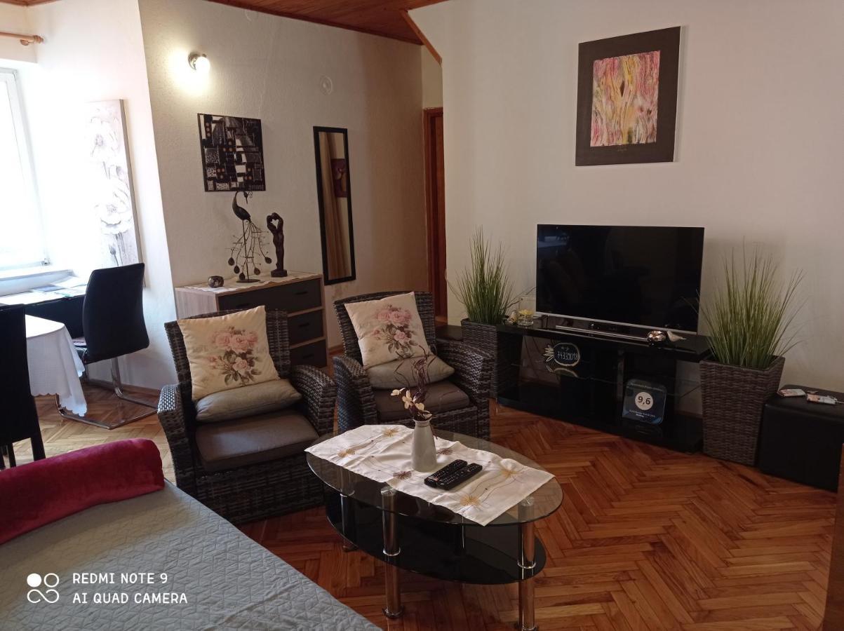 Apartment Piazza Antica Rovinj Exterior photo