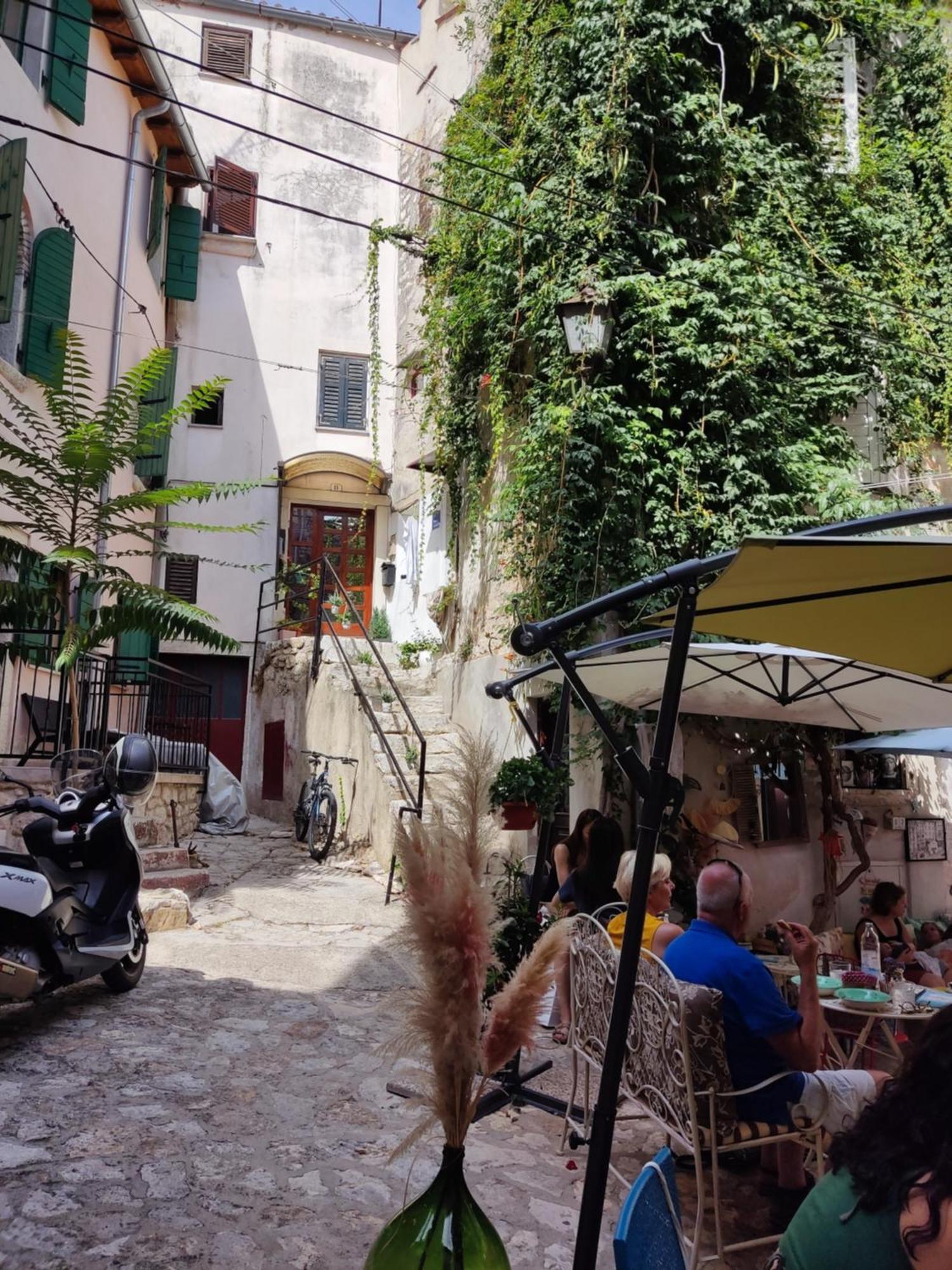 Apartment Piazza Antica Rovinj Exterior photo