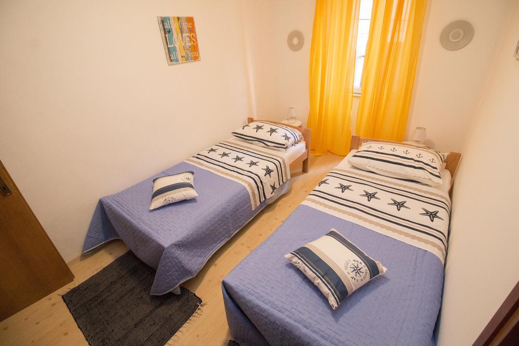 Apartment Piazza Antica Rovinj Exterior photo