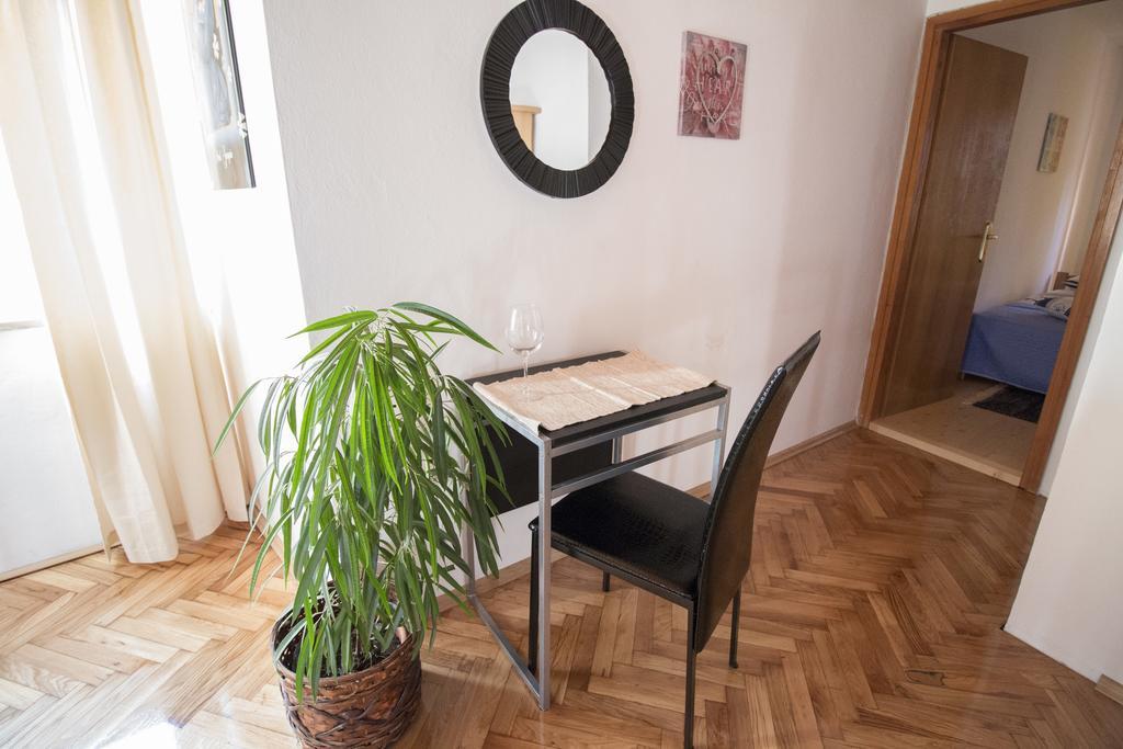 Apartment Piazza Antica Rovinj Exterior photo