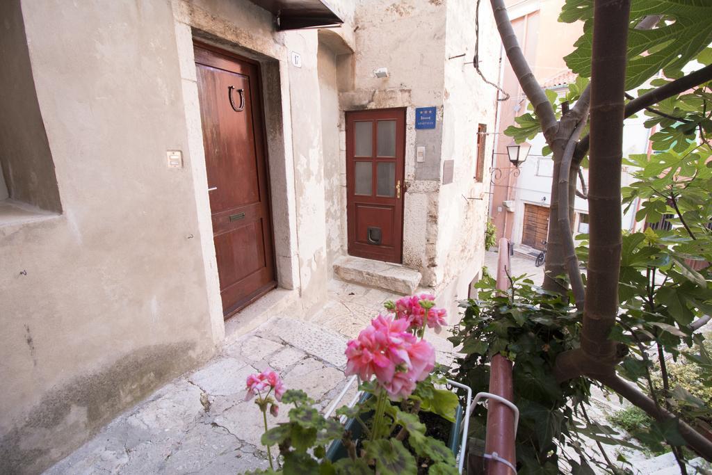 Apartment Piazza Antica Rovinj Exterior photo