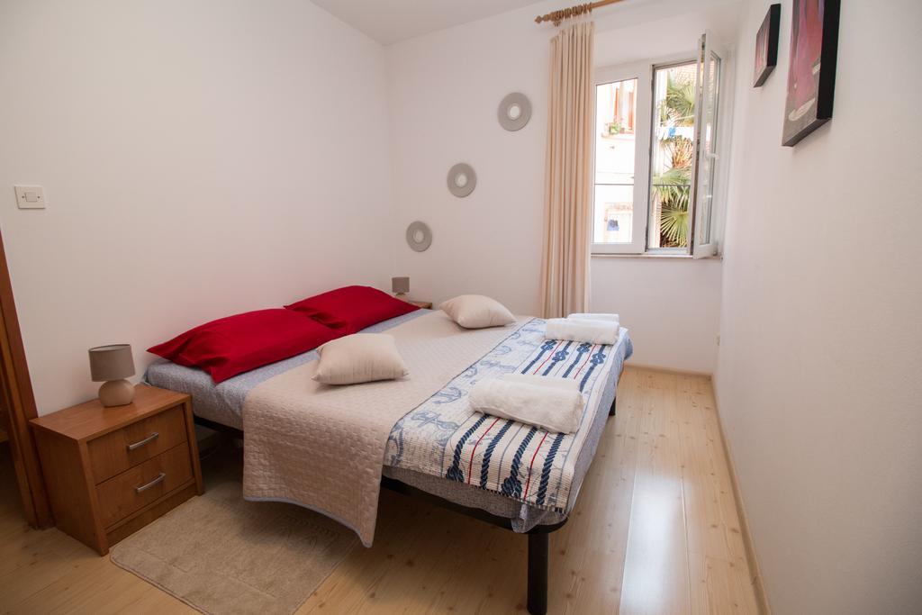 Apartment Piazza Antica Rovinj Exterior photo